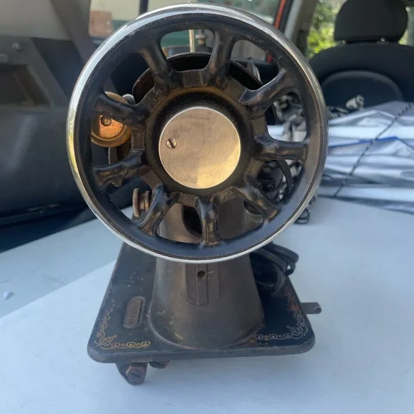 Singer Black Sewing Machine - Picture 4 of 4